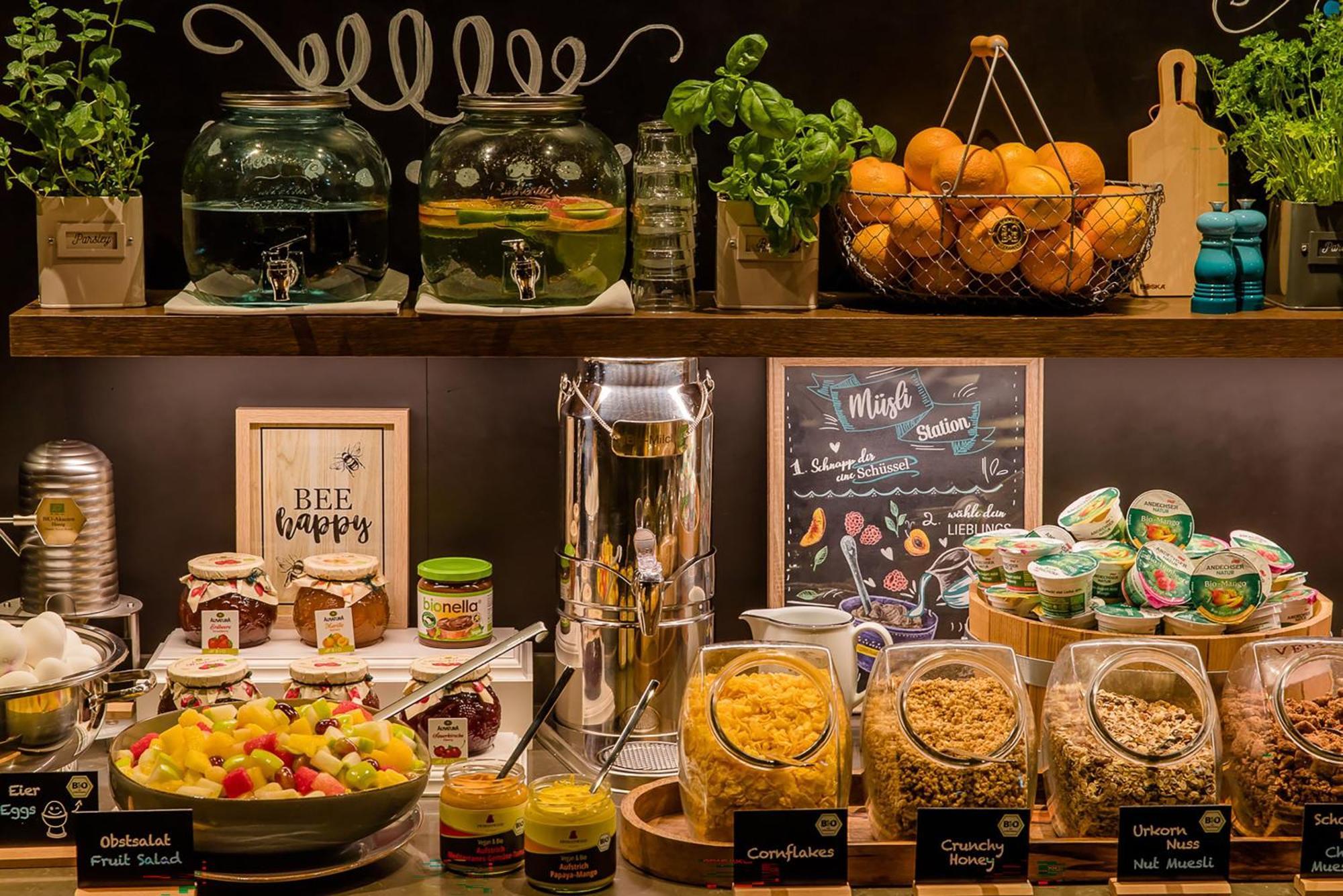 One Frankfurt Airport Hotel 3*