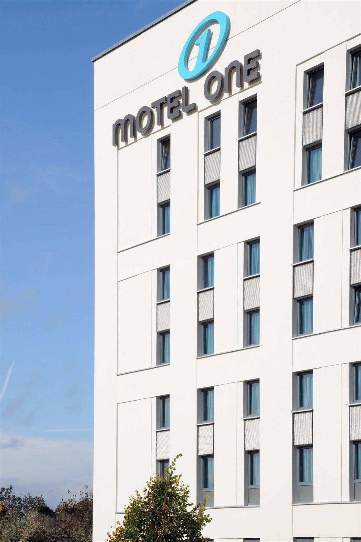 One Frankfurt Airport 3*