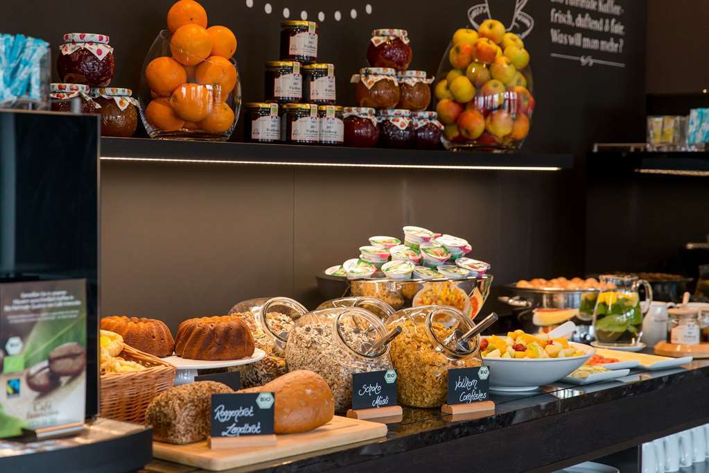 One Frankfurt Airport 3*